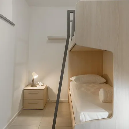 Flora - Brand New Near Historic Center Apartman