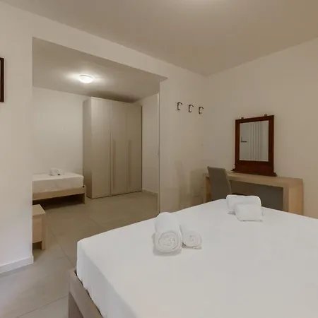 Flora - Brand New Near Historic Center Апартаменты *